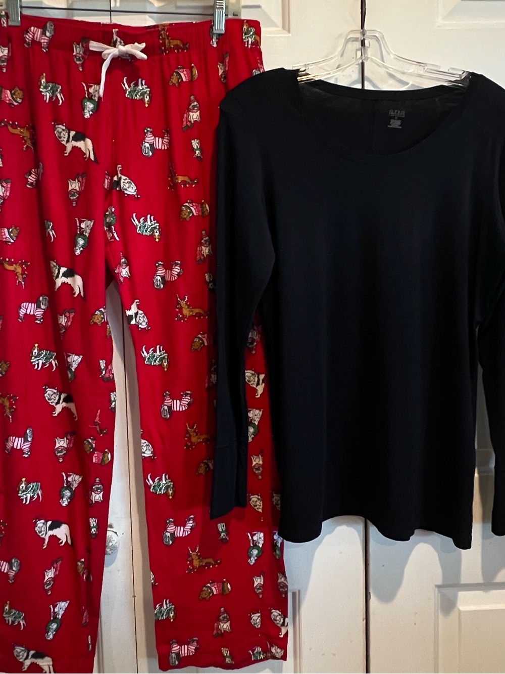 2 Pc PJ Set🎄Xmas Dog-Print Red Pajama Pants & Black Long Sleeve Top